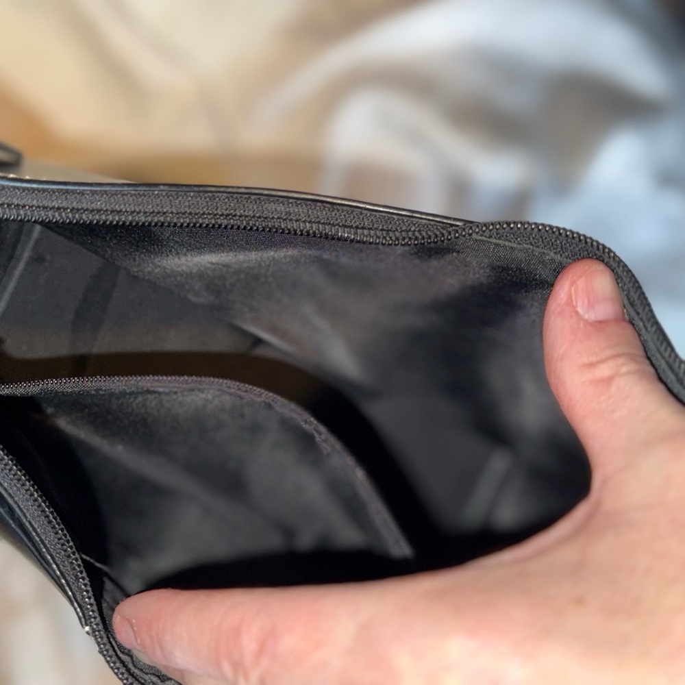 Kenneth Cole Reaction black leather shoulder bag - Picture 5 of 9